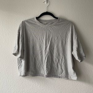 AMERICAN EAGLE cropped tshirt